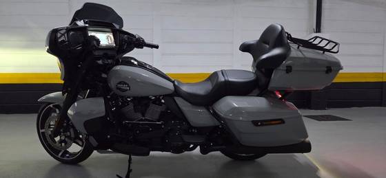 HARLEY-DAVIDSON STREET GLIDE ULTRA 